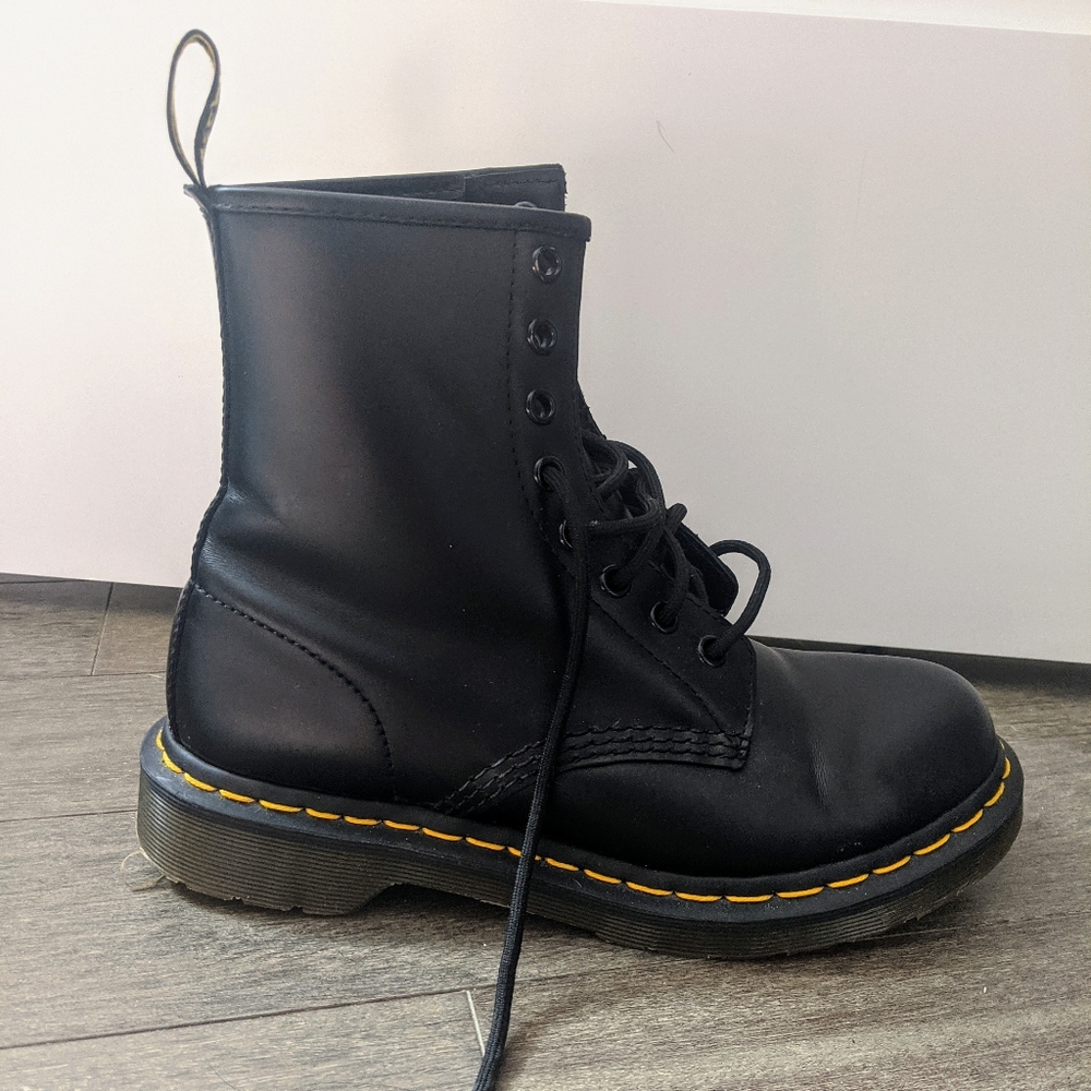 Dr Martens Classic Smooth 1460 8-Eye Boots